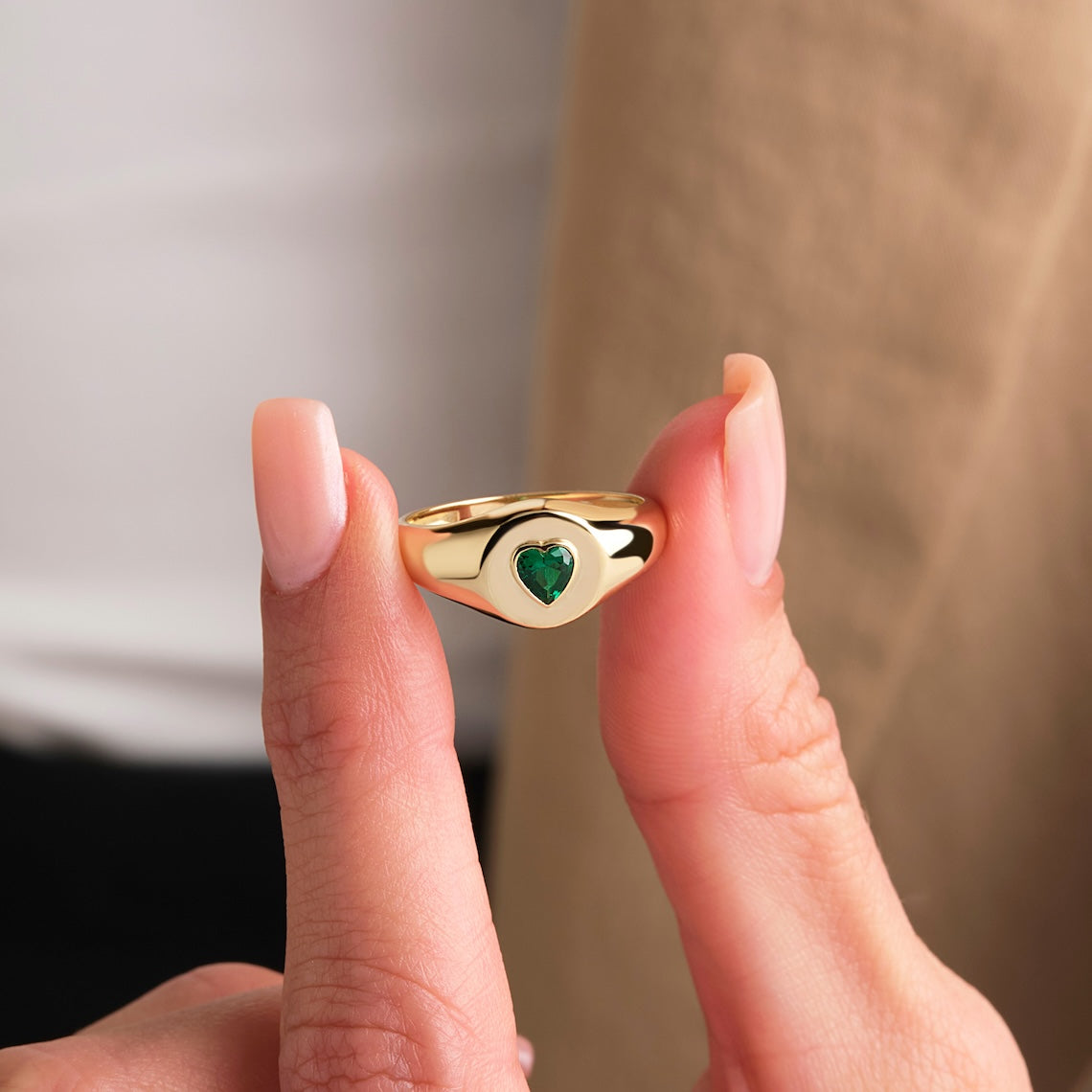 emerald stone signet ring